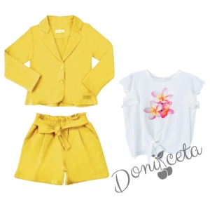 Детски комплект от къси панталони, сако в жълто и туника в бяло с къдрички и цветя в топли цветове 1