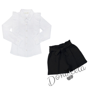 Комплект от блуза в бяло с дълъг ръкав и къдрици и къси панталони в черно 1
