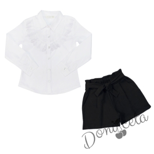Комплект от блуза в бяло с дълъг ръкав и дантела и къси панталони в черно 1