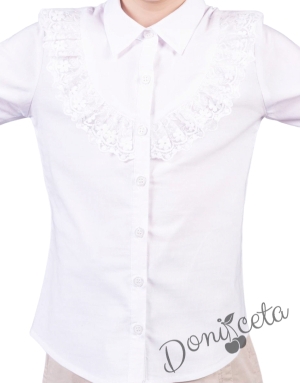 Комплект от блуза в бяло с дантела и кожена пола в тъмносиньо 2