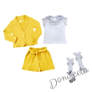 Комплект за момиче от 4 части - къси панталони със сако в жълто, блуза с къс ръкав и дантела в бяло и чорапи в бяло 1
