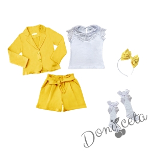 Комплект за момиче от 5 части - къси панталони със сако в жълто, блуза с къс ръкав и дантела в бяло, диадема в жълто и чорапи в бяло