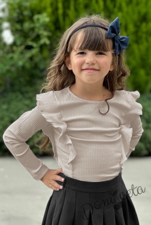 Детска блуза за момиче с дълъг ръкав и къдрици в бежово