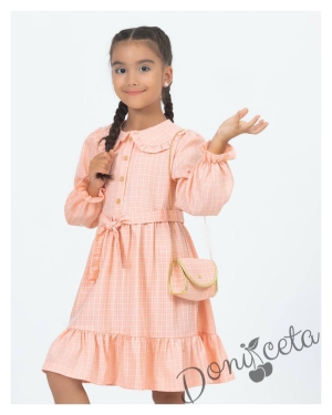 Детска рокля в прасковено каре с чантичка Паулина 3