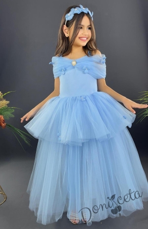 Детска официална дълга рокля Алиса в светлосиньо с паднало рамо от тюл на пластове с цветя и диадема от цветя 2