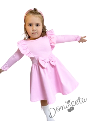 Детска рокля в розово с дълъг ръкав, къдрички и панделка 32434012 2