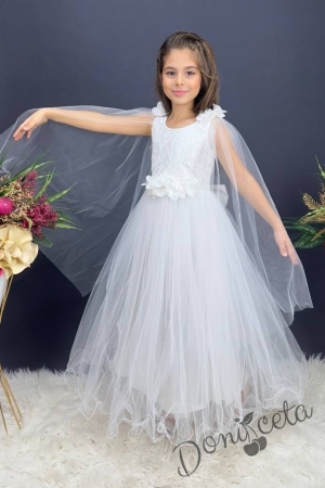 Официална дълга детска рокля от тюл Денис с 3D цветя и елементи в горната част и тюлени воали в бяло