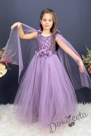 Официална дълга детска рокля от тюл Денис с 3D цветя и елементи в горната част и тюлени воали в лилаво