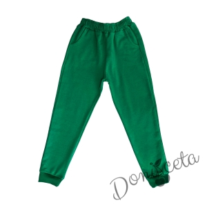 Ватиран коледен детски комплект с панталон в зелено и блуза в бяло с две еленчета 4
