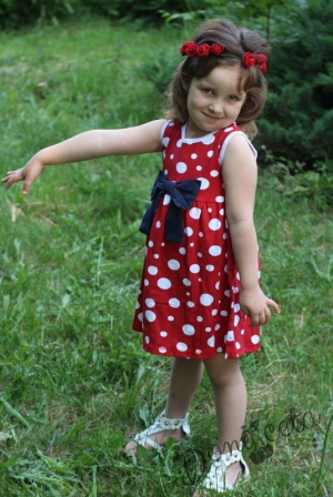 Лятна детска рокля в червено на точки без ръкав