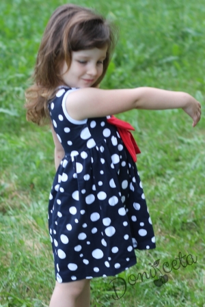 Лятна детска рокля в тъмносиньо на точки без ръкав
