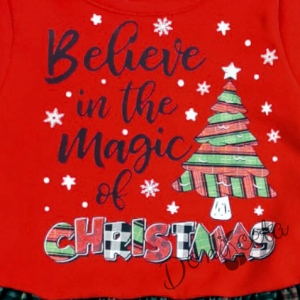 Детска коледна рокля в червено с каре с надпис Повярвай в магията на Коледа 2
