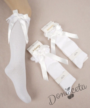 Фигурални детски чорапи 3/4 с панделка в бяло