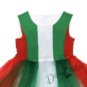 Детска рокля в бяло, зелено и червено и тюл в три цвята 1
