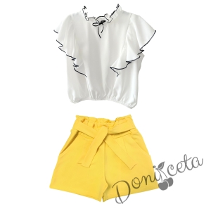 Комплект от риза в бяло с черни къдрици и къси панталони в жълто 1