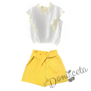 Комплект от риза в бяло с жълти къдрици, сако и къси панталони в жълто 2