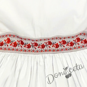 Детска рокля без ръкав с фолклорни/етно мотиви тип носия в бяло с рози 2
