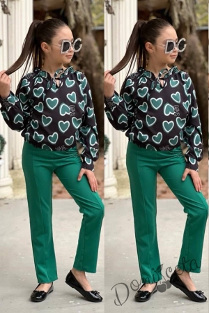 Комплект за момиче от блуза с дълъг  ръкав на сърца и панталон в зелено 2