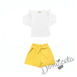 Комплект за момиче от къси панталони в жълто и блуза в бяло 1