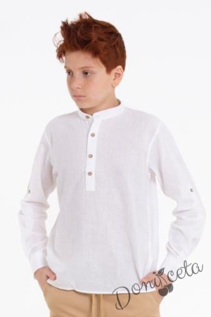 Детска риза с дълъг ръкав за момче в бяло без яка с бежови копчета