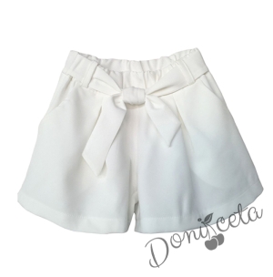 Комплект от къси панталонки в бяло и туника в прасковено с цветя 3