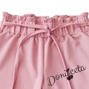 Комплект от панталон рипс в розово с тънък колан и туника в бяло на цветя 4