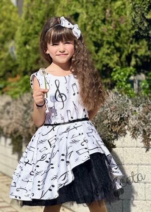 Детска празнична рокля в бяло с черни ноти и тюл отпред2