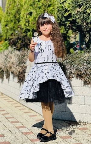 Детска празнична рокля в бяло с черни ноти и тюл отпред4