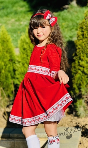 Детска народна носия-рокля в червено с фолклорни/етно мотиви 2