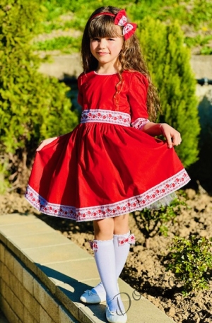 Детска народна носия-рокля в червено с фолклорни/етно мотиви 3
