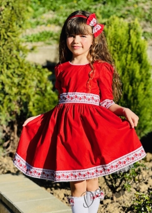 Детска народна носия-рокля в червено с фолклорни/етно мотиви 10