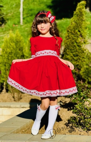 Детска народна носия-рокля в червено с фолклорни/етно мотиви 11