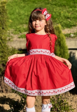 Детска народна носия-рокля в червено с фолклорни/етно мотиви 13