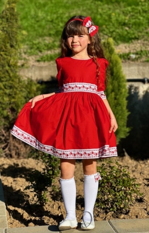 Детска народна носия-рокля в червено с фолклорни/етно мотиви 14