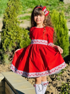 Детска рокля в червено с фолклорни/етно мотиви тип народна носия и диадема3
