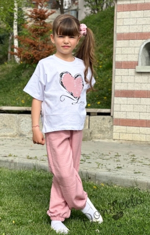 Детски комплект за момиче от тениска в бяло със сърце и панталонче в пепел от рози2