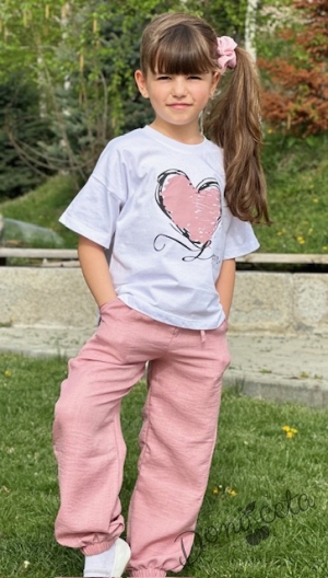 Детски комплект за момиче от тениска в бяло със сърце и панталонче в пепел от рози3