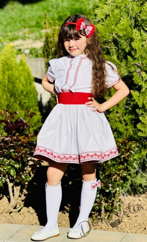 Комплект за момиче от 2 части- пола в бяло и риза с къс ръкав и къдрици с фолклорни/етно мотиви 