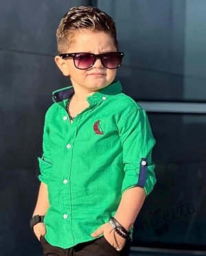 Детска риза в зелено с дълъг ръкав за момче с емблема 1