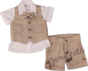 Летен бебешки комплект за момче в бежово от панталон, ризка в бяло с къс ръкав, елек и папийонка 64523479