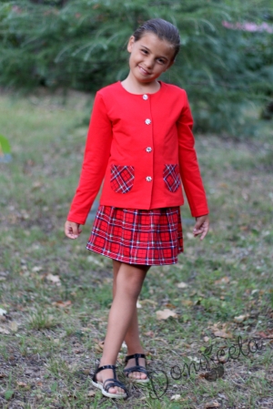 Комплект от карирана пола и сако за момиче в червено с джобчета в каре