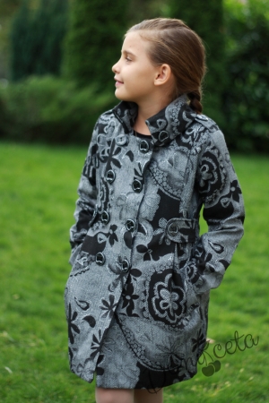 Children's coat for a girl 