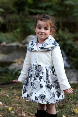 Детско палто за момиче  в бяло на цветя