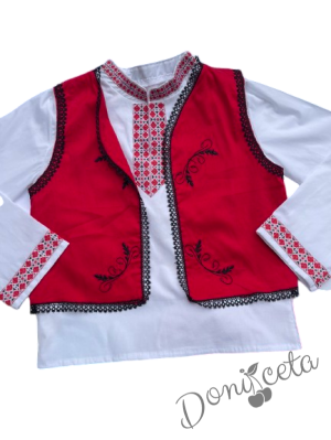 Народна носия за момче 60 с фолклорни/етно мотиви, с елек и колан в червено и гети 2