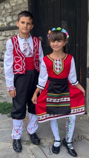 Народна носия за момиче 52 - сукман в червено, с престилка в черно с фолклорни/етно мотиви и 3/4 ръкав15