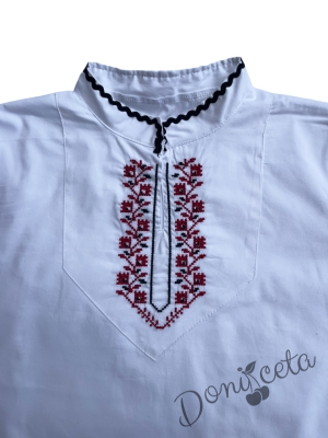 Мъжка или детска народна носия за момче 109 с фолклорни/етно мотиви, с бродирана риза, с елек и пояс в червено и гети