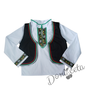 Мъжка или детска народна носия за момче 96 с калпак с фолклорни/етно мотиви, с елек и пояс в червено, гети и калпак 2