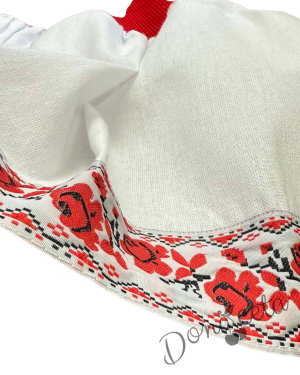 Комплект за момиче от 4 части-пола в бяло, блуза в червено с къдрици с фолклорни/етно мотиви, чорапи с панделка и диадема 4