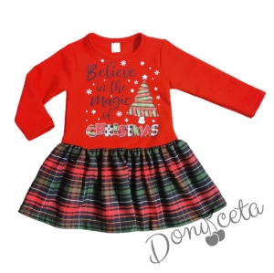 Детска коледна рокля в червено с каре с надпис Повярвай в магията на Коледа 1