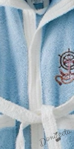 Детски халат за баня в светлосиньо с качулка, джобчета и картинка